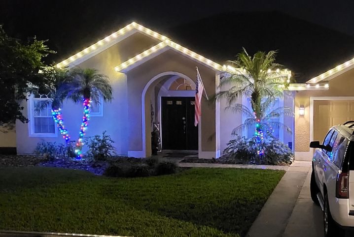house light up with Christmas lights